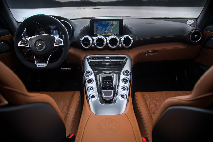 Торпедо Mercedes-AMG GT C (C190) 2017 года  (NA) (фото 21 из 40)